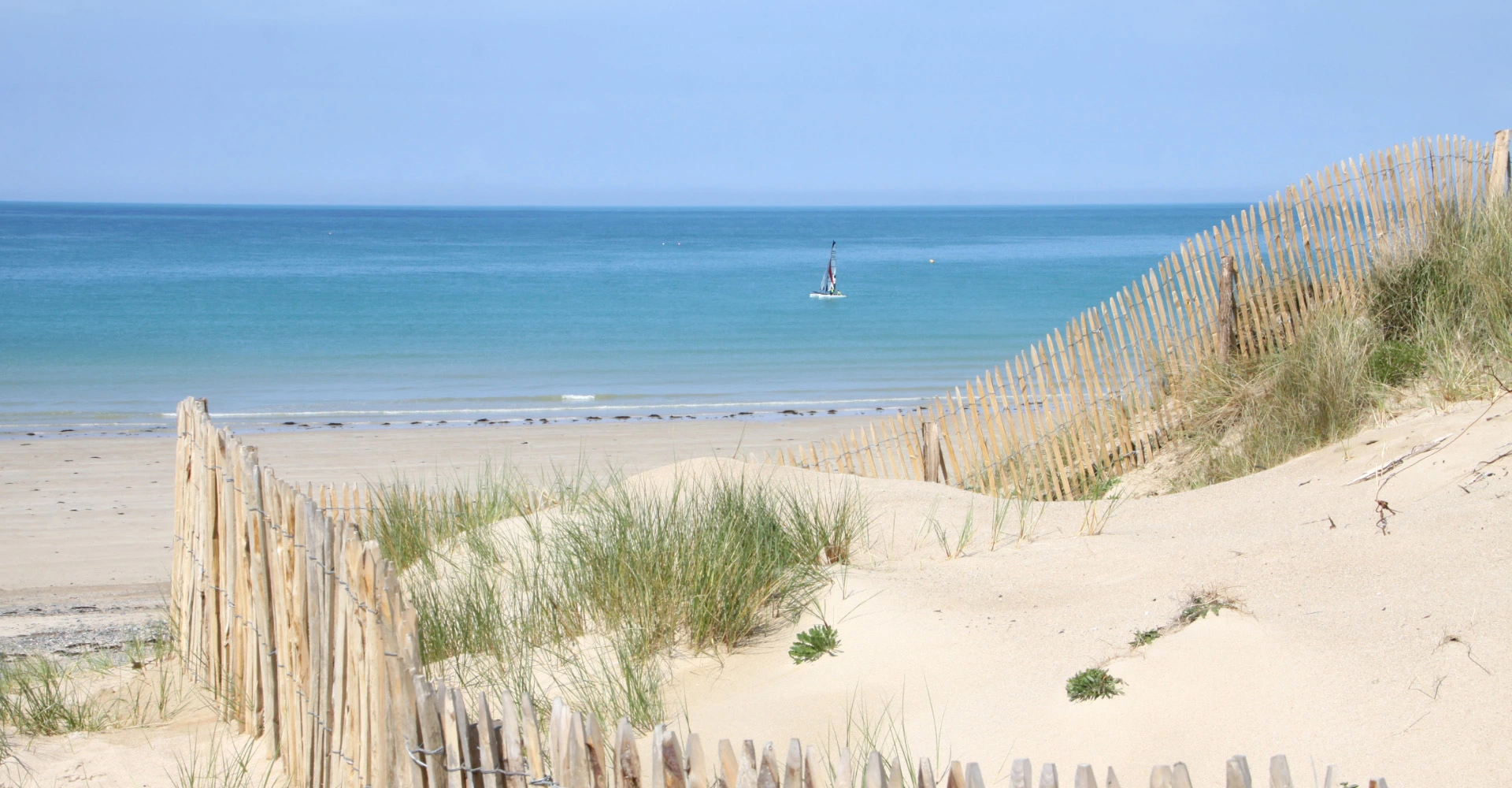 Photo d'une plage et de la mer dans la Manche