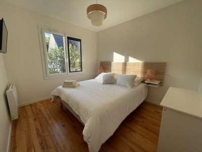 Chambre lit double lumineuse