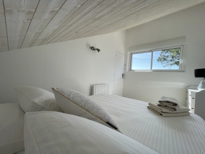 Chambre lit double lumineuse