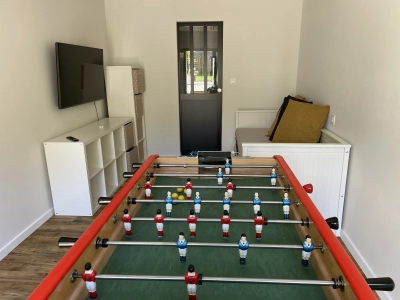 Salle de jeu avec baby-foot Bonzini