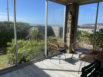 Salon détente avec vue sur la mer