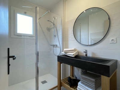 Salle d'eau lumineuse