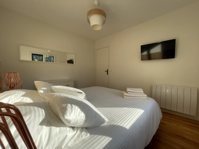 Chambre lit double lumineuse